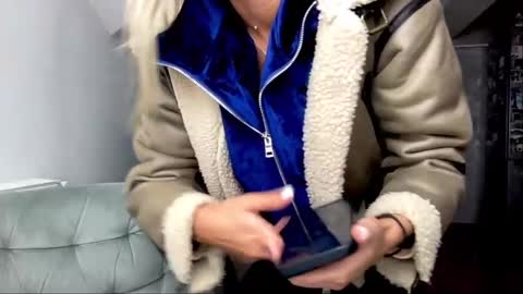 Snapshot of amyroberta92 chatting on January 28, 2025, 10:12 am amyroberta92 online show from January 28, 2025, 10:12 am