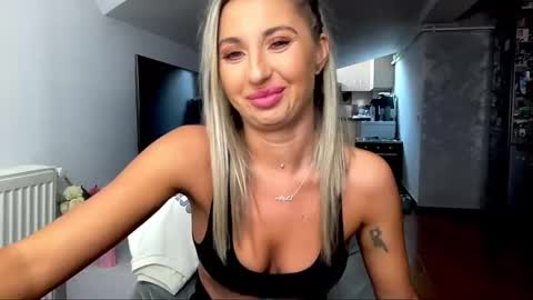 Snapshot of amyroberta92 chatting on February 14, 2025, 10:28 am amyroberta92 online show from February 14, 2025, 10:28 am