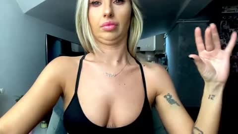 Snapshot of amyroberta92 chatting on November 21, 2025, 7:51 am amyroberta92 online show from November 21, 2025, 7:51 am