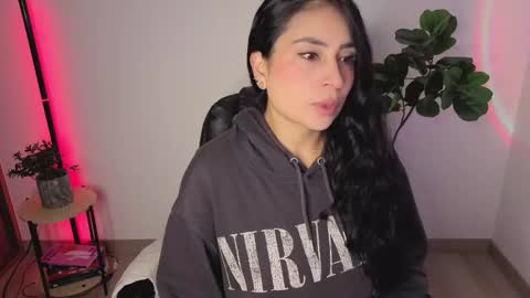 Aleja  online show from October 21, 2025, 6:36 am