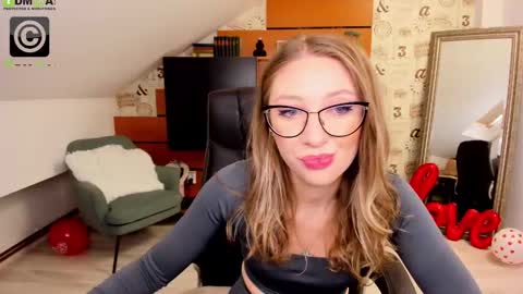 Snapshot of amyrossie chatting on February 21, 2025, 1:00 pm AmyRossie online show from February 21, 2025, 1:00 pm