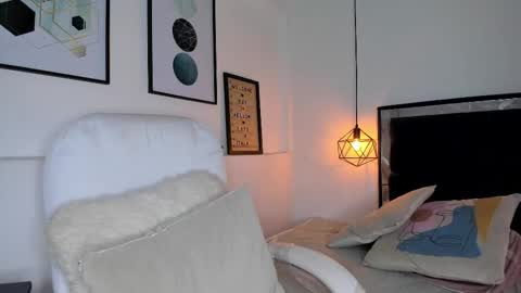 Amy online show from December 22, 2025, 11:40 am