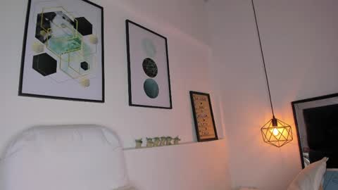 Amy online show from April 20, 2026, 12:19 pm