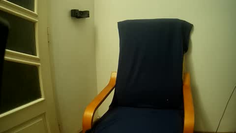 Zeynep online show from April 7, 2026, 8:20 pm