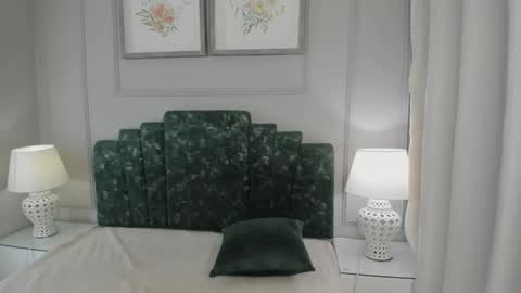 Ana  online show from October 24, 2025, 10:44 am