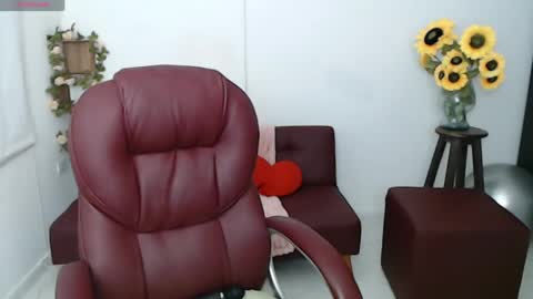 Snapshot of ana_hotmilf chatting on May 8, 2026, 11:43 pm Ana online show from May 8, 2026, 11:43 pm