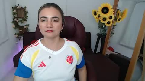 Snapshot of ana_hotmilf chatting on June 17, 2026, 11:38 pm Ana online show from June 17, 2026, 11:38 pm
