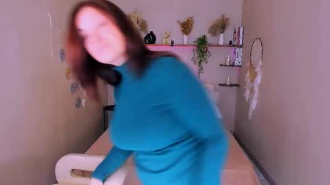 Ana online show from November 12, 2025, 3:34 pm