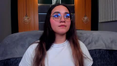 Snapshot of ana_taylor2 chatting on February 25, 2025, 12:03 am Ana online show from February 25, 2025, 12:03 am