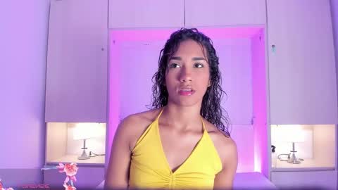 anaacollins_ online show from March 25, 2026, 11:27 am