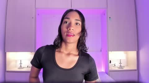 anaacollins_ online show from April 20, 2026, 11:24 am