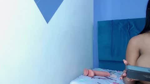 anabelcm101 online show from February 13, 2025, 9:27 pm