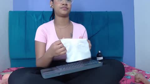 anabelcm101 online show from March 7, 2025, 2:04 am