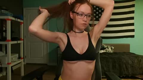 Anabelleleigh online show from April 21, 2026, 1:53 am