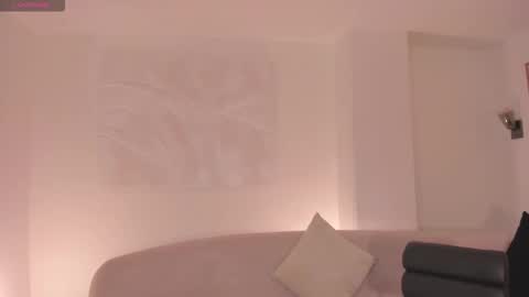 Ana  online show from November 20, 2025, 1:33 pm