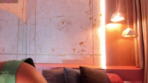 Anna online show from September 19, 2025, 8:53 pm