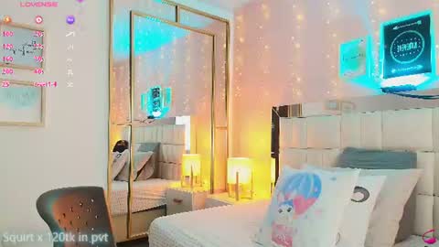 Snapshot of anahi_maite chatting on July 4, 2026, 8:26 pm Anahi online show from July 4, 2026, 8:26 pm