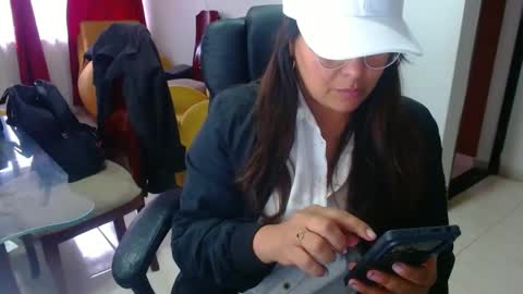 Snapshot of anaids_dam chatting on December 18, 2024, 8:57 pm anaids online show from December 18, 2024, 8:57 pm