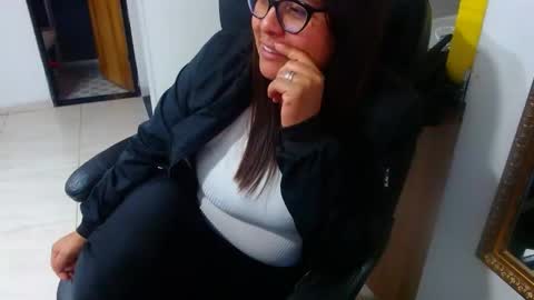 Snapshot of anaids_dam chatting on December 22, 2024, 7:00 am anaids online show from December 22, 2024, 7:00 am