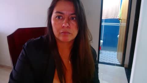 Snapshot of anaids_dam chatting on December 23, 2024, 9:40 pm anaids online show from December 23, 2024, 9:40 pm