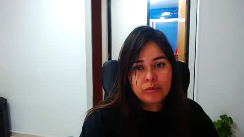 Snapshot of anaids_dam chatting on January 2, 2025, 8:02 pm anaids online show from January 2, 2025, 8:02 pm