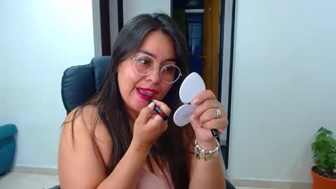 Snapshot of anaids_dam chatting on January 11, 2025, 11:02 pm anaids online show from January 11, 2025, 11:02 pm
