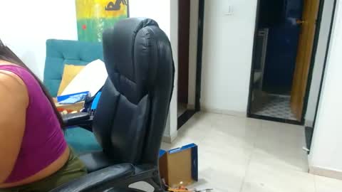 Snapshot of anaids_dam chatting on February 27, 2025, 11:37 pm anaids online show from February 27, 2025, 11:37 pm