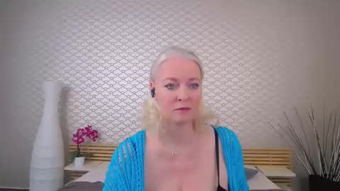 Anais Janson online show from November 18, 2025, 5:01 am