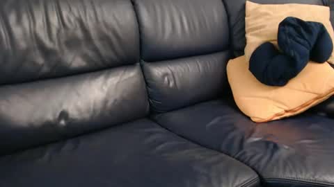 analbottom2 online show from December 3, 2024, 8:17 pm