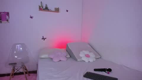 Ana online show from February 4, 2025, 2:17 am