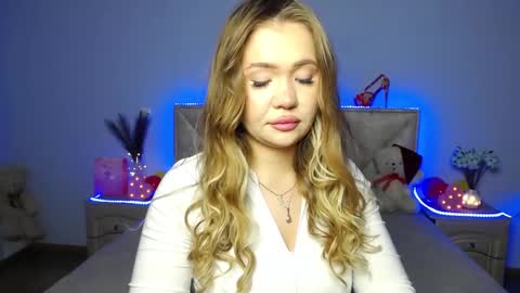 anastacyyellig online show from January 18, 2025, 4:04 am