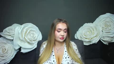 anastacyyellig online show from September 14, 2025, 8:08 pm