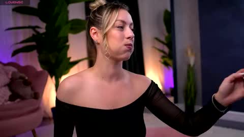 AnastasiaMills online show from November 28, 2025, 10:01 pm