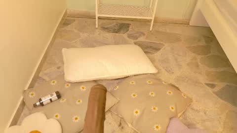 Kendra  online show from November 10, 2025, 11:20 am