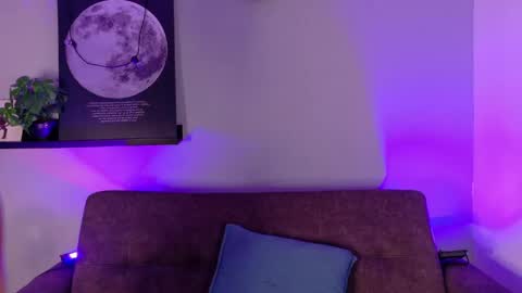 Kendra  online show from April 17, 2026, 10:07 am