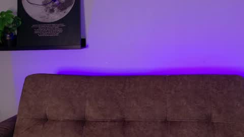 Kendra  online show from April 18, 2026, 10:08 am