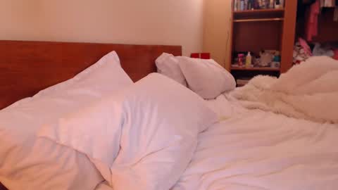 Andra online show from March 11, 2025, 1:34 pm