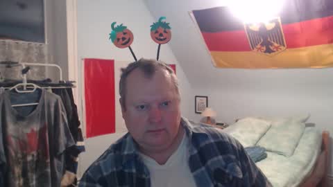 Snapshot of andre124231 chatting on October 29, 2025, 9:27 pm Andre online show from October 29, 2025, 9:27 pm