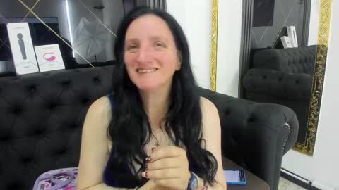 Cloe online show from December 15, 2025, 4:39 am