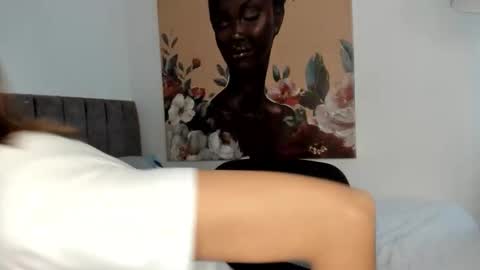 A l e online show from September 21, 2025, 7:48 pm