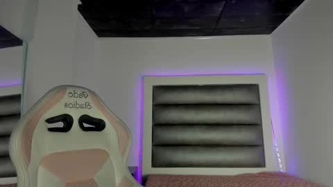 andrea_brunette_ online show from September 18, 2025, 8:27 am