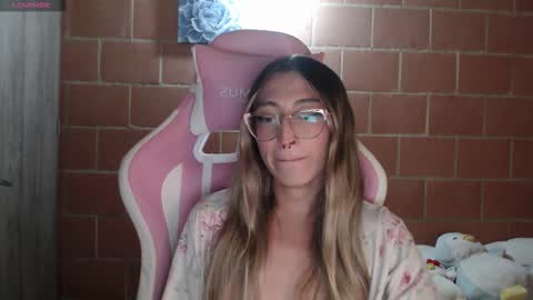 Snapshot of andrea_camila chatting on January 16, 2026, 12:14 am Andrea online show from January 16, 2026, 12:14 am