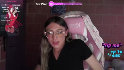 Snapshot of andrea_camila chatting on February 17, 2026, 9:54 pm Andrea online show from February 17, 2026, 9:54 pm