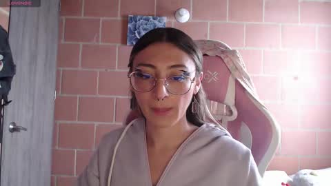 Snapshot of andrea_camila chatting on February 19, 2026, 1:40 pm Andrea online show from February 19, 2026, 1:40 pm