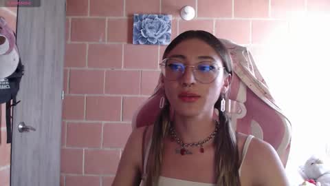 Snapshot of andrea_camila chatting on February 20, 2026, 6:08 pm Andrea online show from February 20, 2026, 6:08 pm