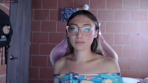 Snapshot of andrea_camila chatting on February 23, 2026, 2:14 pm Andrea online show from February 23, 2026, 2:14 pm