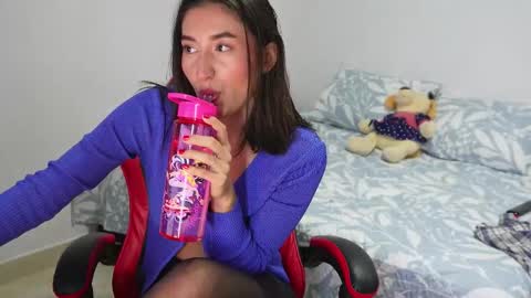 Snapshot of andrea_loaiza2 chatting on December 16, 2025, 11:10 pm Andrea online show from December 16, 2025, 11:10 pm
