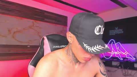 andrees_s online show from December 4, 2025, 12:42 am