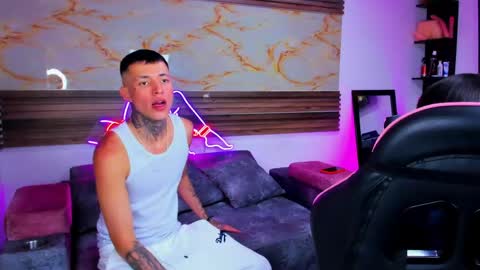 andrees_s online show from April 22, 2026, 8:43 pm