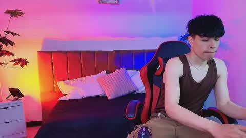 andreew_style_ online show from April 16, 2026, 9:26 pm